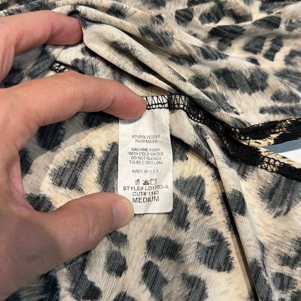 Leopard Print Dress Size Medium Lightweight Cheetah Animal Print V-Neck - Picture 10 of 10